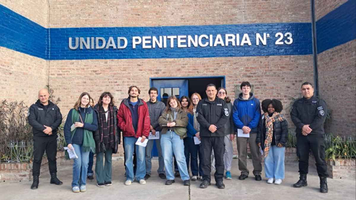 Drawing Workshop at Florencio Varela Prison